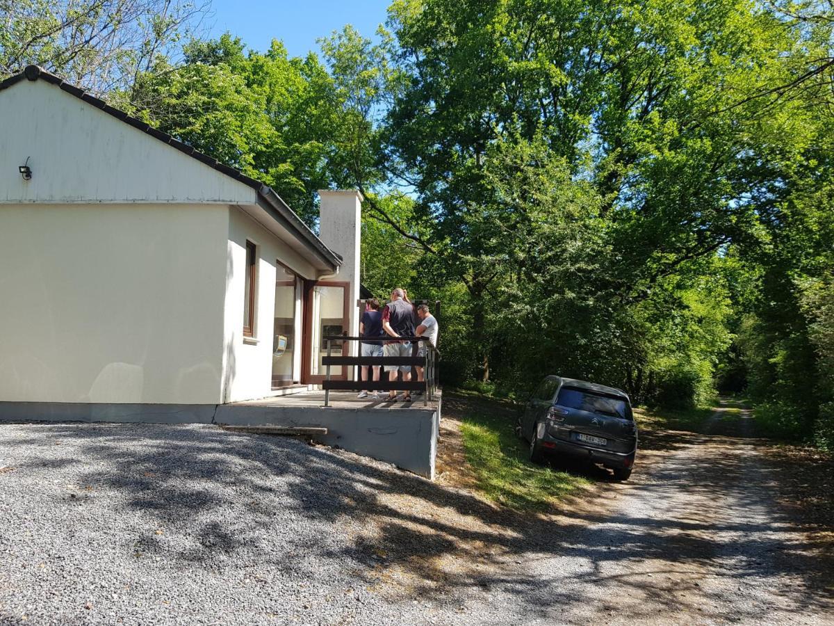 Mooie Bungalow In De Prachtige Natuur Hastiere-par-dela Exterior photo